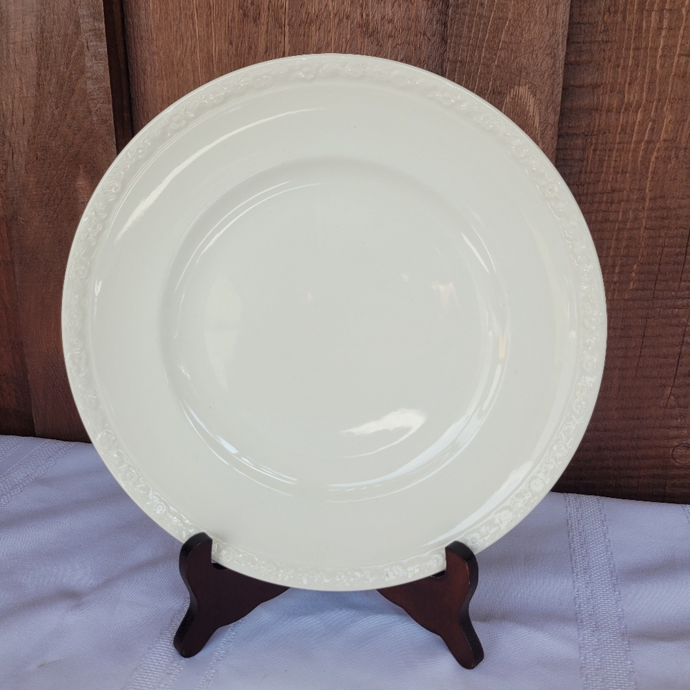 Vintage Wedgwood Off-White Hedge Rose Plate